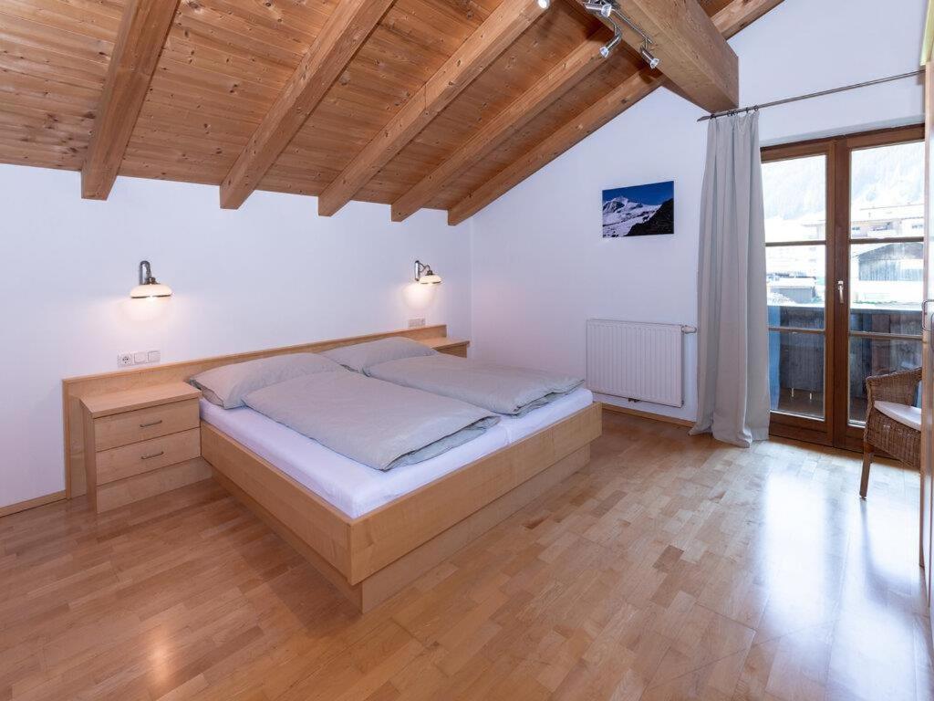 Bidner, Apartment *